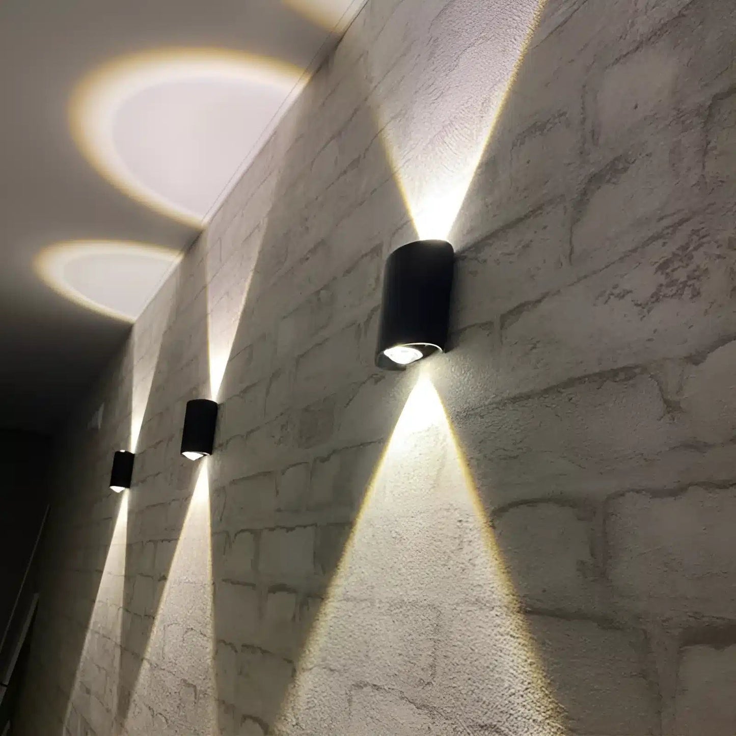 Applique LED Croisée en noir et blanc pour chambre - Luminenza - Noir