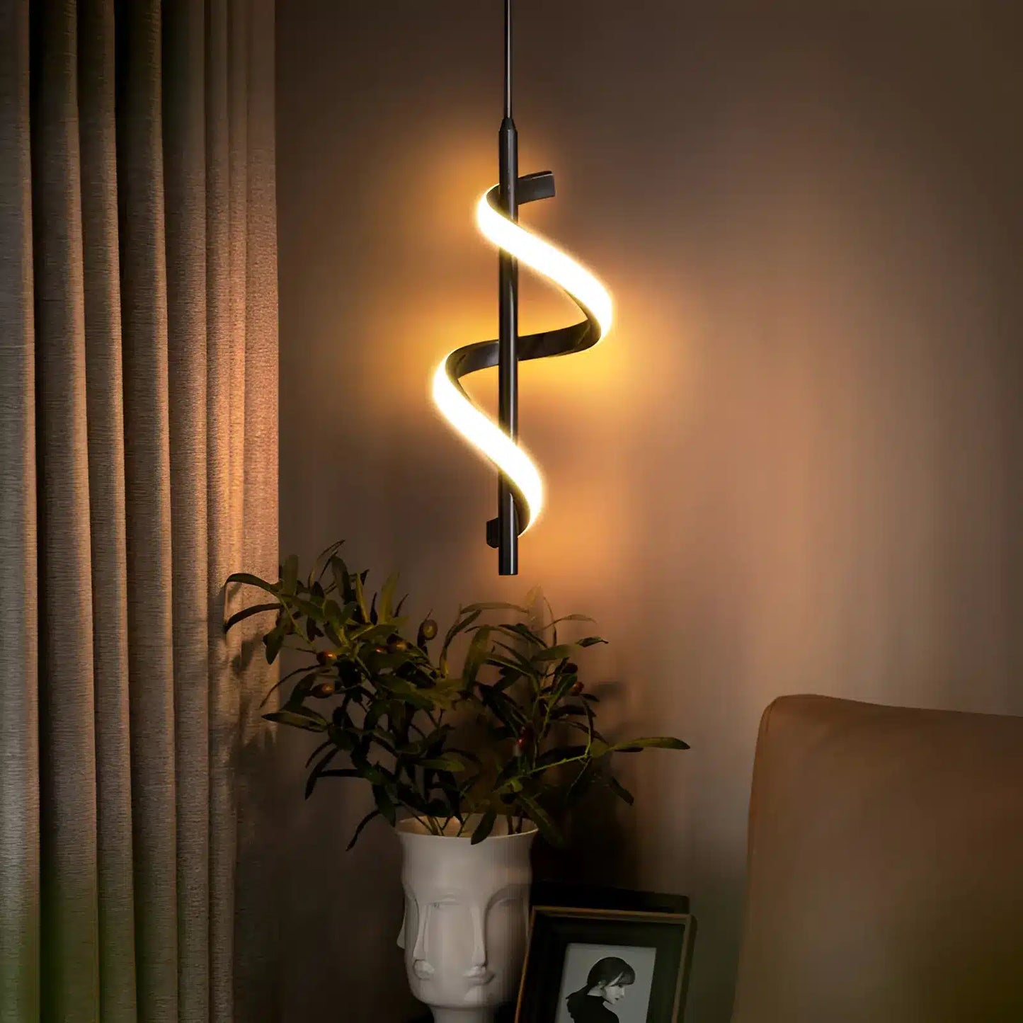 Applique murale LED en forme d'hélice de lumière pour chambre
