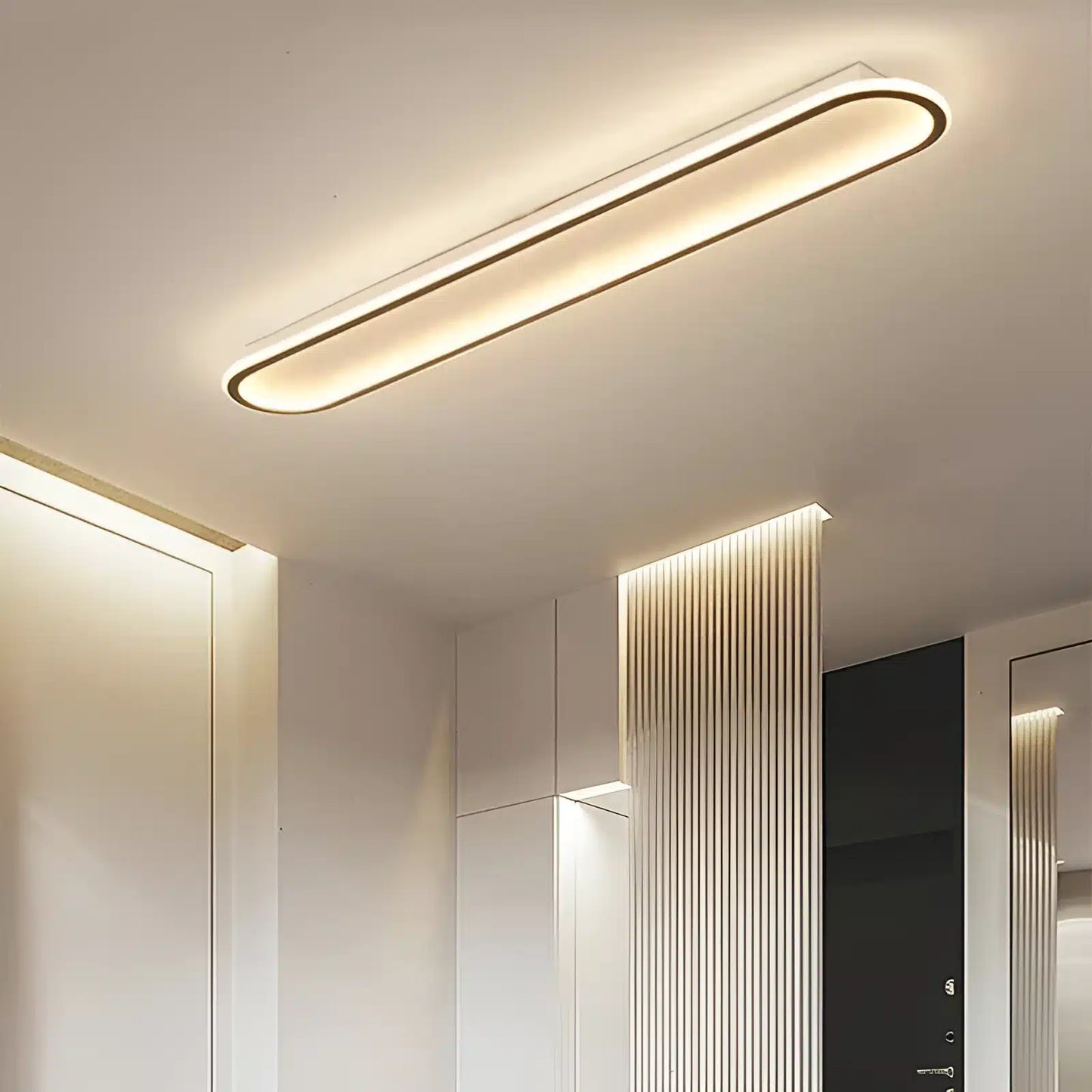 Plafonnier LED au design moderne doré et noir avec des lumières variables