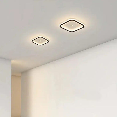 Plafonnier LED au design moderne en forme carrée pour un salon